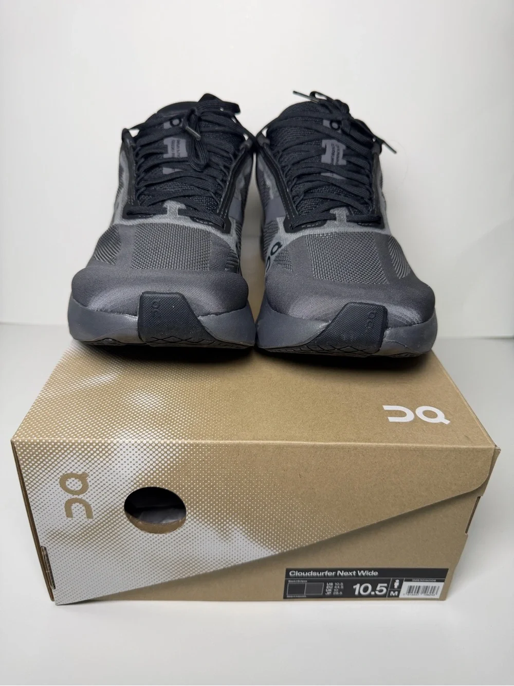 NIB On Cloudsurfer Next Mens 10.5W Wide Black Athletic Running Shoes Trainer NEW
